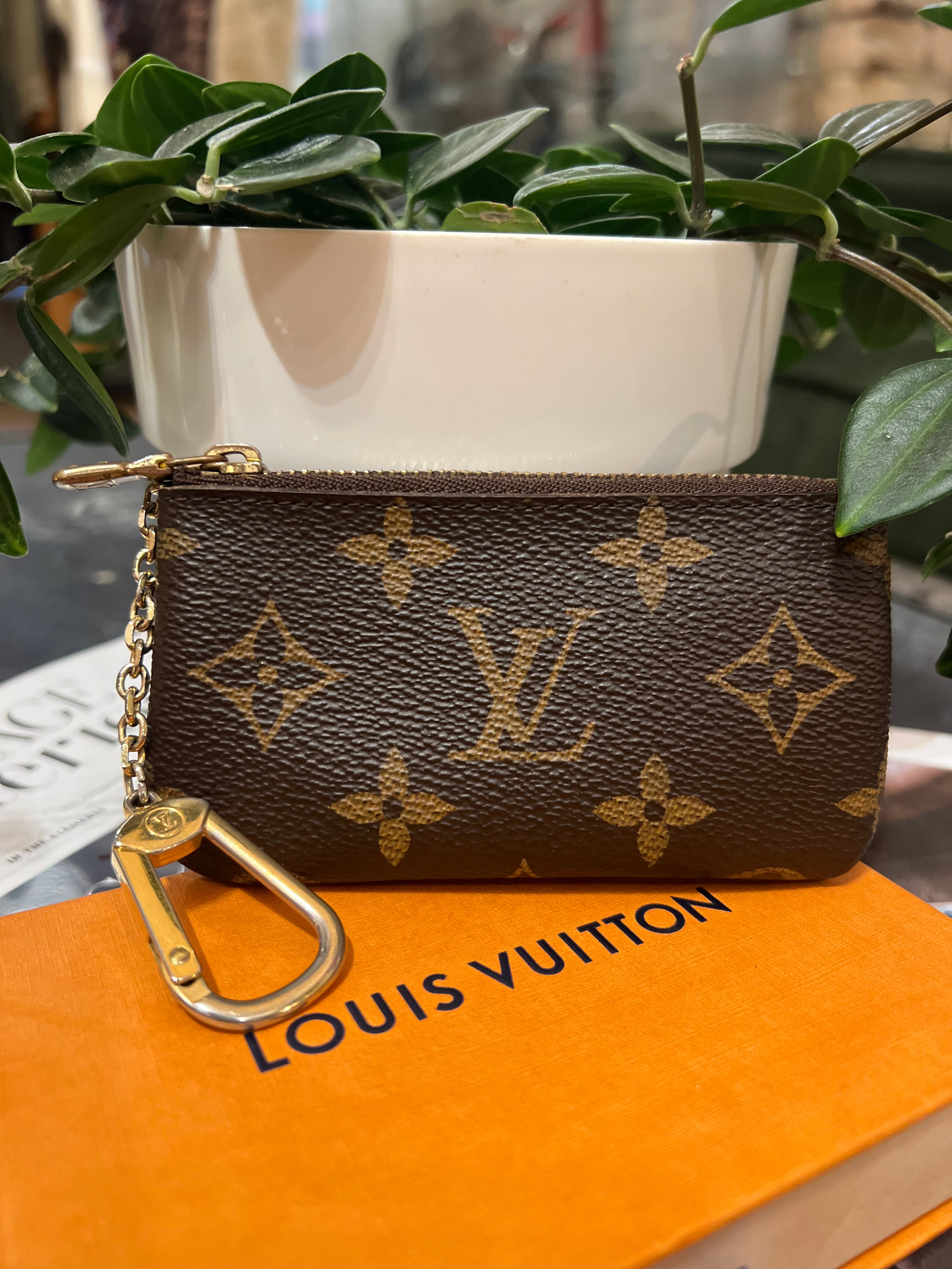 Louis Vuitton Monogram Canvas Cle   Key Pouch Holder Discount