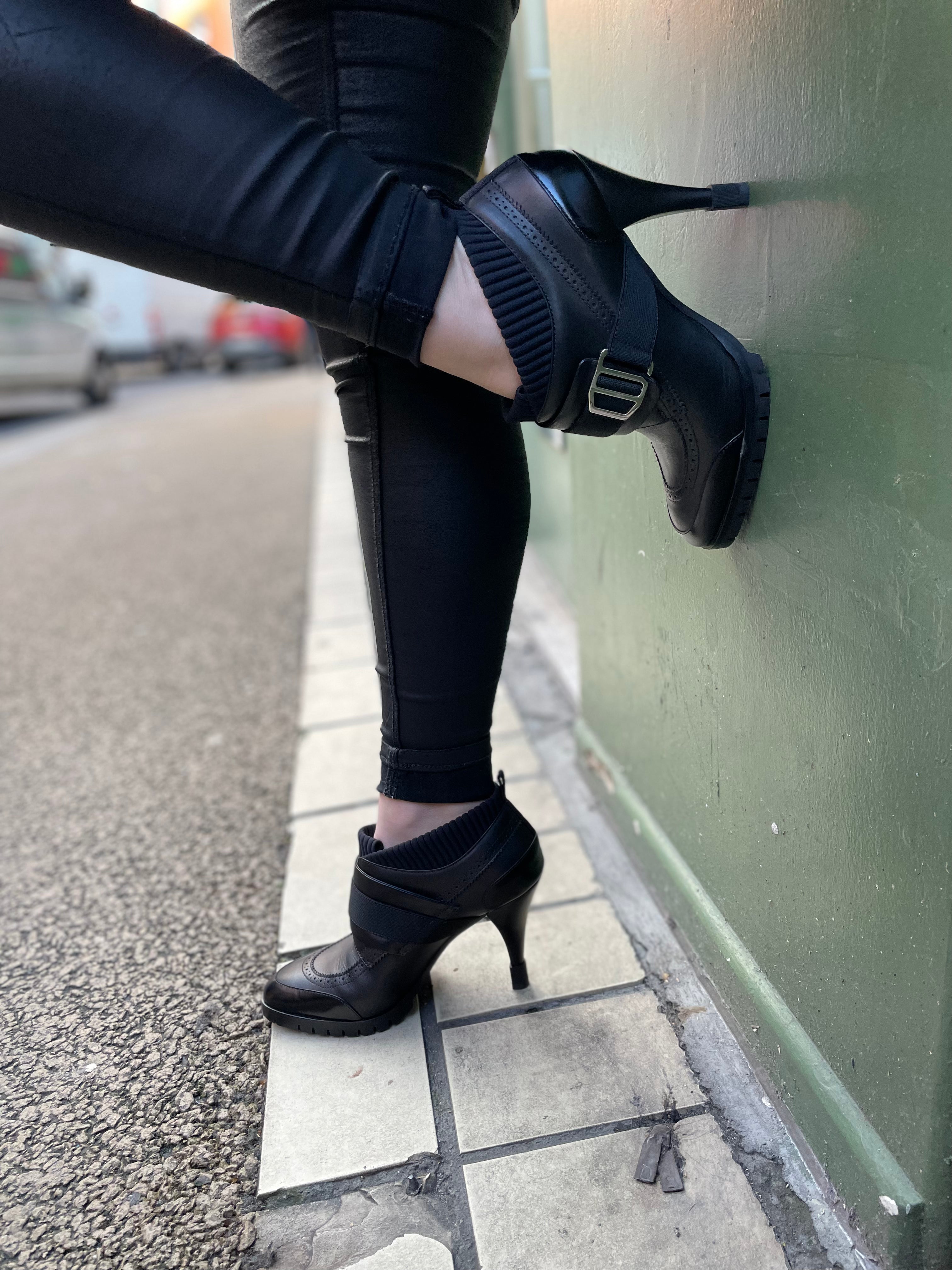 Hermès Black Leather Ankle Boots - UK 4 For Sale